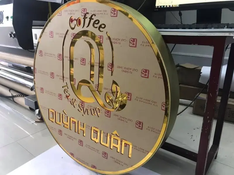 Quỳnh Quân Coffee — biển tròn